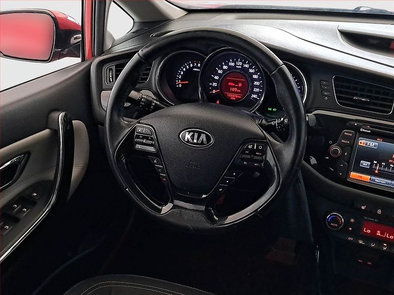 Kia Ceed (2015) 1.6 GDI, Navi, Tempomat - fotka 16 z 20