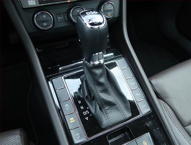 Škoda Superb (2017) Laurin&Klement 2.0 TDI, 4X4 - fotka 13 z 18