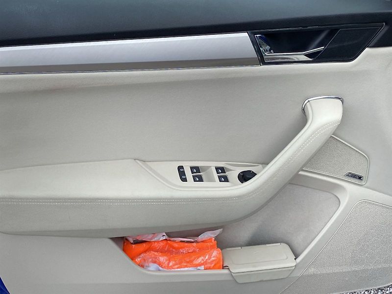 Škoda Superb (2022) Combi 2,0 TSI 4x4 DSG L&K - fotka 38 z 45