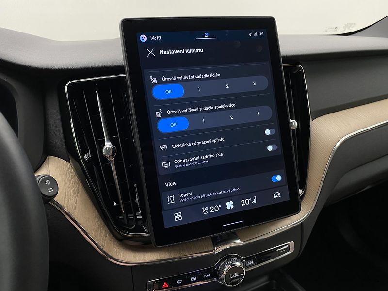 Volvo XC60 T8 AWD RECHARGE PLUS DARK CZ - fotka 46 z 66