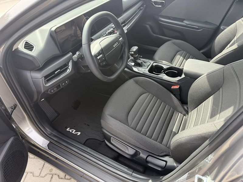 Kia K4 Sportswagon (2026) EXCLUSIVE 1.6 T-GDI 7DCT ALU17 - fotka 13 z 15