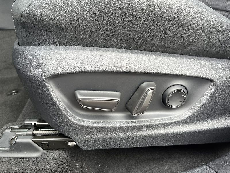 Toyota C-HR 2.0L PHEV Executive - fotka 27 z 29
