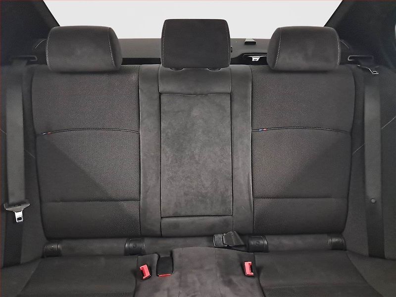 BMW Řada 5 (2011) M Paket 530d xDrive, 4X4 - fotka 10 z 23
