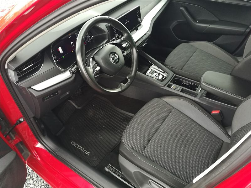 Škoda Octavia 2,0 TDI DSG 1.majitel - fotka 9 z 16