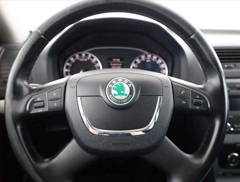 Škoda Octavia (2012) Ambition Plus 2.0 TDI, po STK - fotka 8 z 15