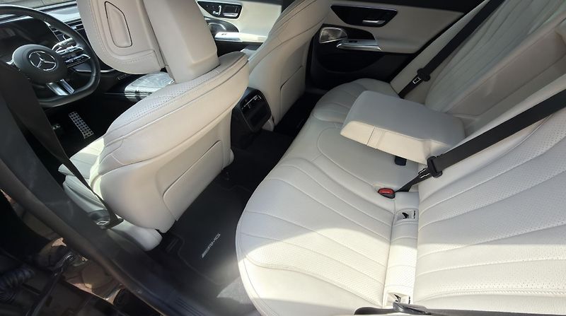 Mercedes-Benz Třídy E (2023) E220d, AMG, TOP výbava, záruk - fotka 13 z 18