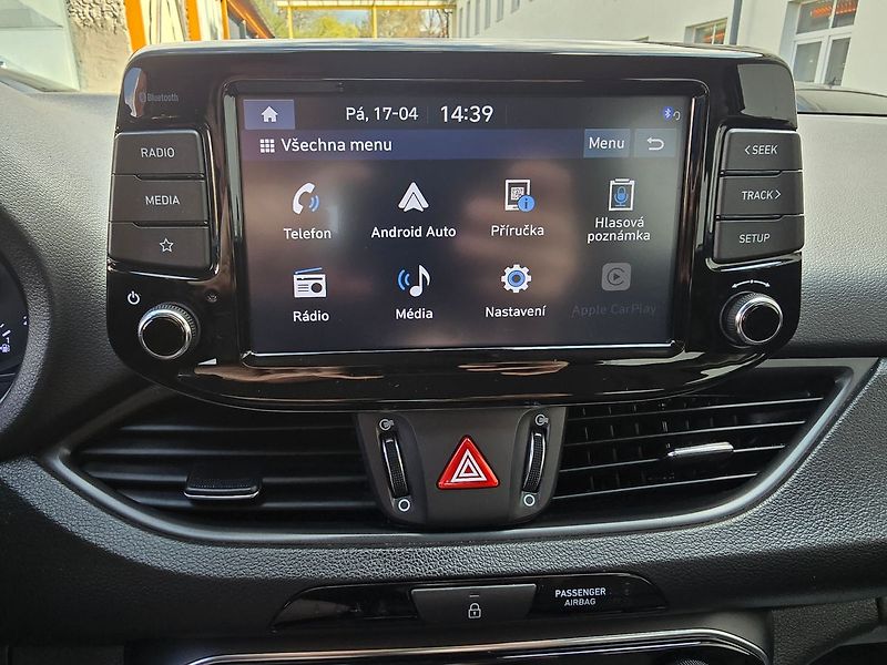 Hyundai i30 1.5i COMFORT LED KAMERA NAVI - fotka 21 z 41