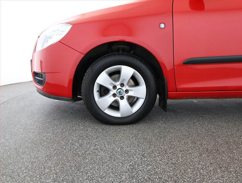 Škoda Fabia (2009) 1.2, nová STK, jezdí dobře - fotka 14 z 14