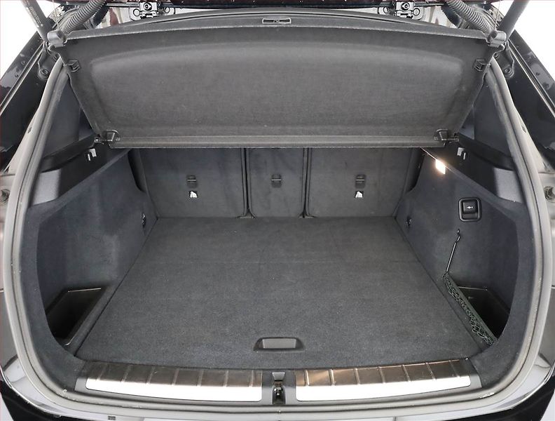 BMW X1 (2019) sDrive18i, Automat, Serv.kniha - fotka 19 z 20