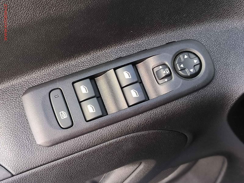 Opel Combo (2019) 1.2T, 2.maj,ČR, AC, tempo - fotka 18 z 21