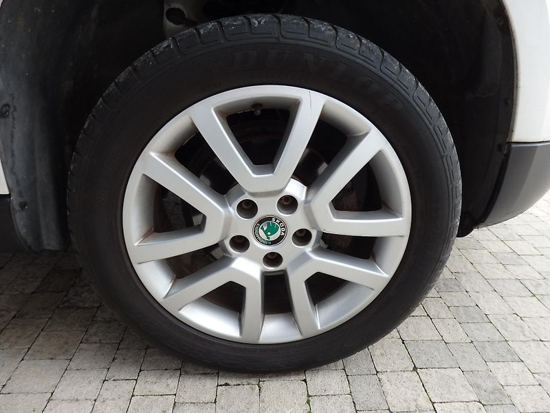 Škoda Yeti 1.2 TSI KLIMA, 8x AIRBAG - fotka 12 z 14