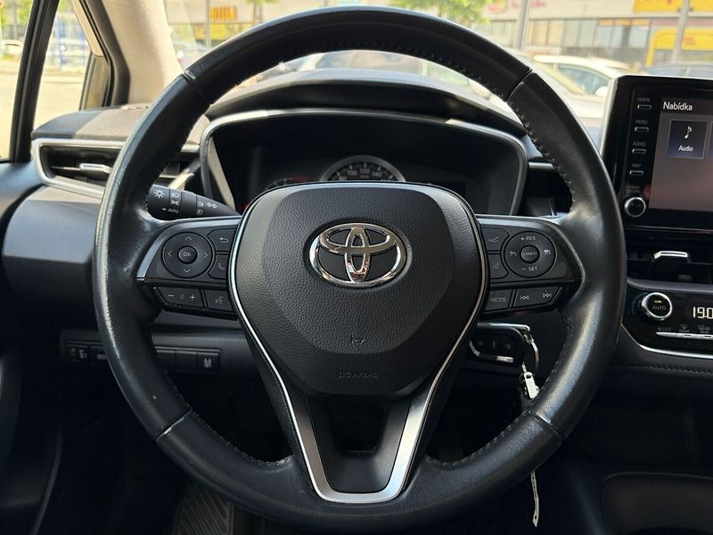 Toyota Corolla 1.5 Comfort - fotka 8 z 14
