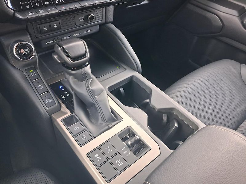 Toyota Land Cruiser 2.8 D-4D 6AT Invincible - fotka 19 z 27