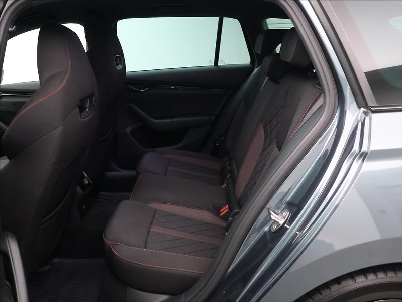 Škoda Octavia 2,0 TSI RS 180kW CZ DPH - fotka 14 z 32