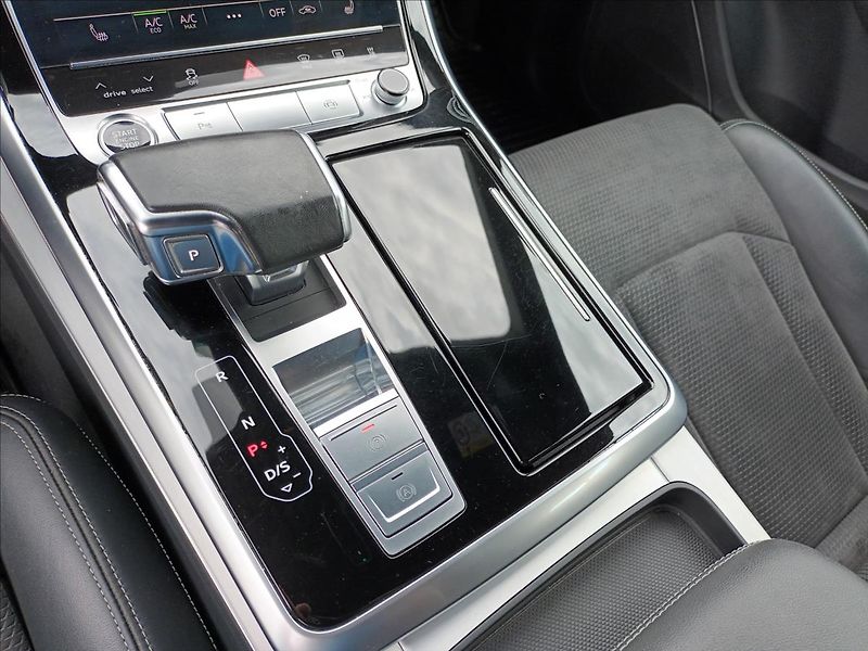 Audi Q8 3,0 TDI,210KW,S-line,1MAJ,LED, - fotka 33 z 37