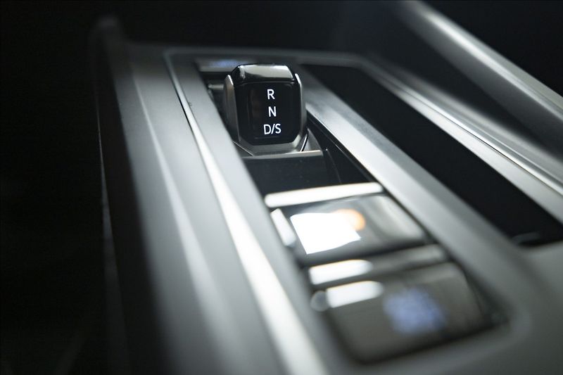 Volkswagen Golf 1,5 eTSI DSG KAMERA VÝHŘEV ČR - fotka 17 z 41