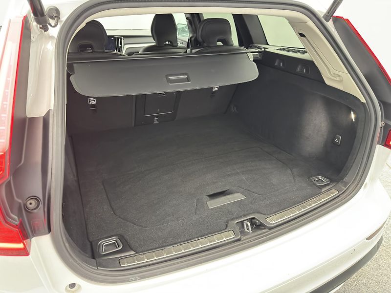 Volvo V60 B4 DARK PLUS AUT CZ 1.maj - fotka 5 z 44