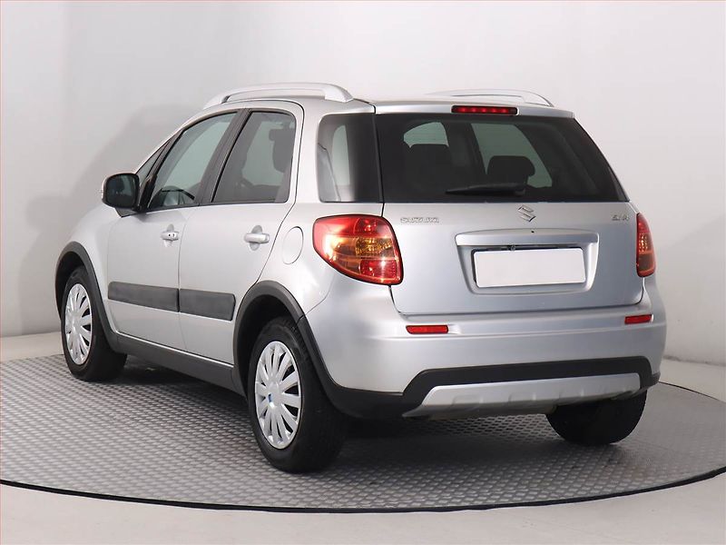 Suzuki SX4 (2013) 1.6 VVT, Serv.kniha - fotka 4 z 14