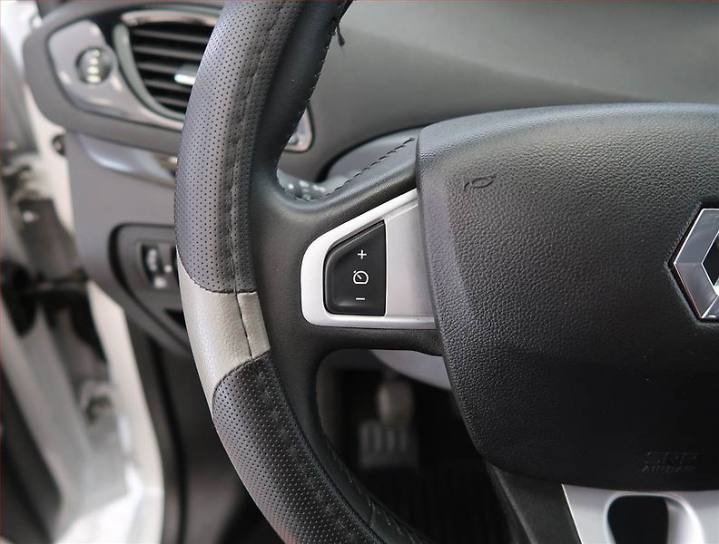 Renault Scénic (2012) 1.5 dCi, nová STK - fotka 17 z 20