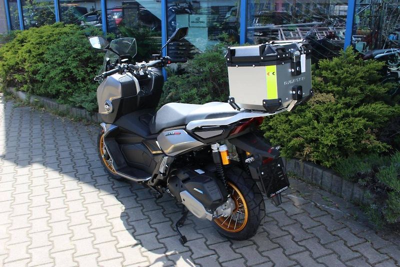 QJ Motor (2026) ATR 125 kufr zdarma, hybridní - fotka 6 z 8