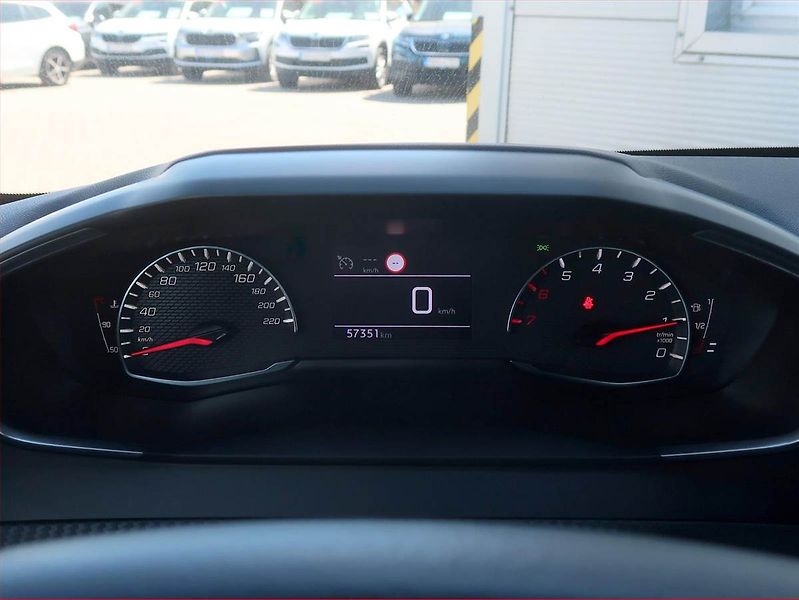 Peugeot 208 (2021) Allure 1.2 PureTech - fotka 11 z 17