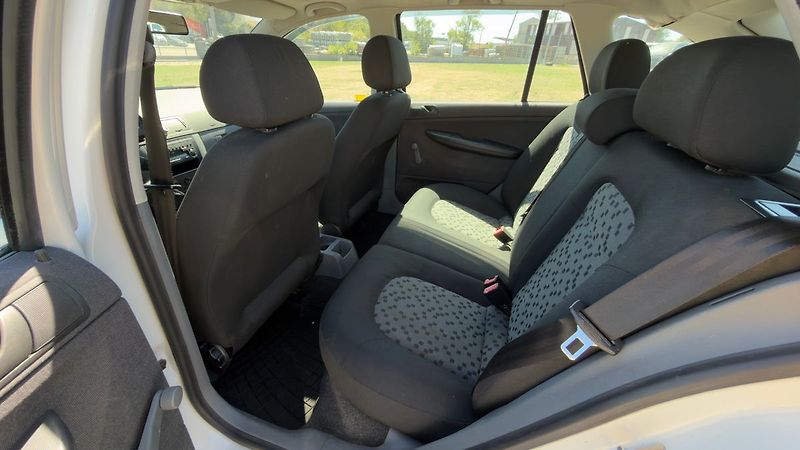 Škoda Fabia 1.2i 12V ČR 1. maj - fotka 21 z 25