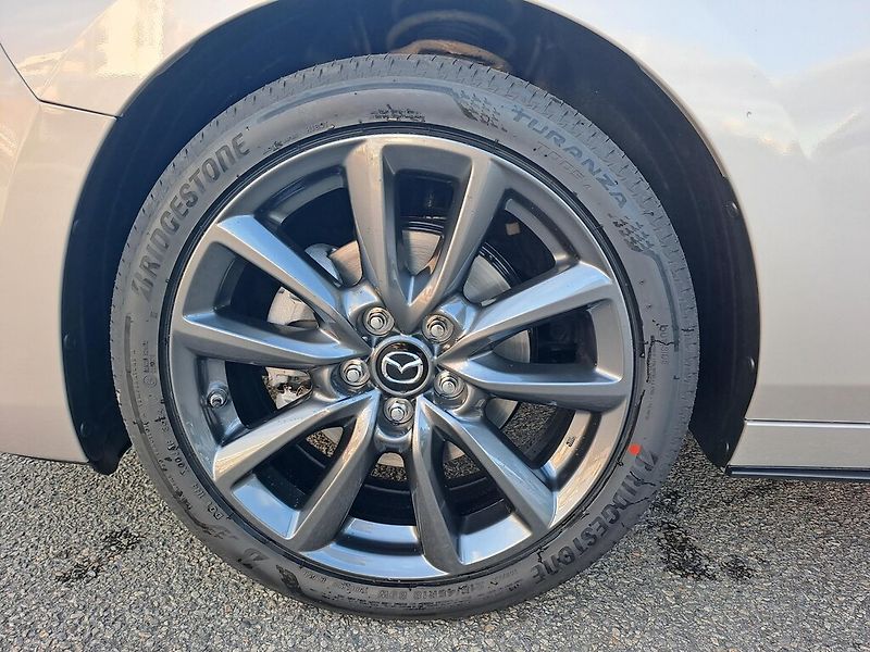 Mazda 3 2.5L e-SKYACTIV G 103 kW - fotka 18 z 20