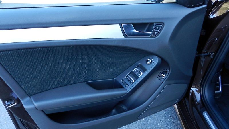 Audi A4 2.0 TDi 110 kW QUATTRO S-LINE - fotka 17 z 17