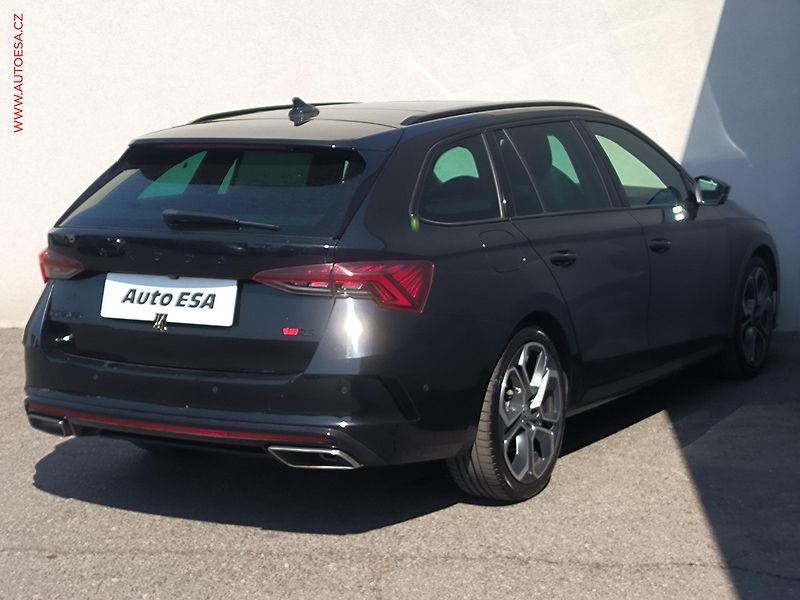 Škoda Octavia (2022) 2.0 TSi, RS, panor, Webasto - fotka 4 z 34