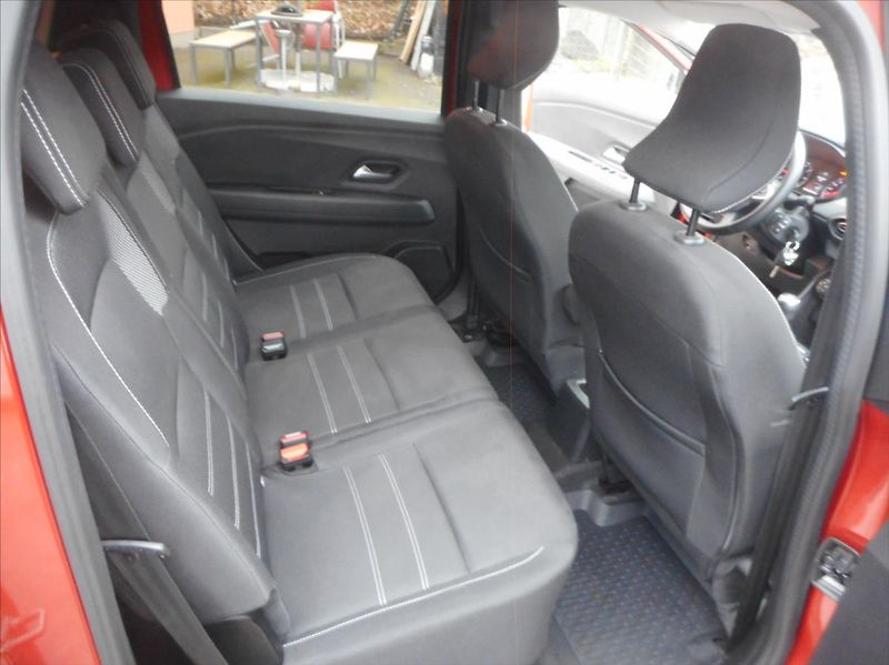 Dacia Jogger 1,0 TCe - fotka 11 z 16