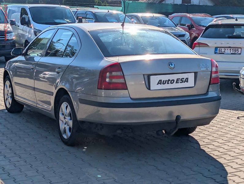 Škoda Octavia (2008) 2.0 TDi, ČR, Elegance, TZ - fotka 4 z 16