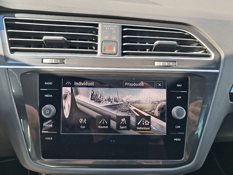 Volkswagen Tiguan (2018) COMFORTLINE 2.0 TSI / 132 kW D - fotka 12 z 35