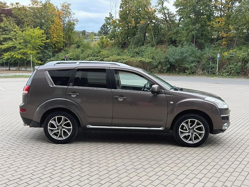 Citroën C-Crosser (2012) 2.2HDi, 115kw 4x4 Aut. 7 míst - fotka 6 z 18