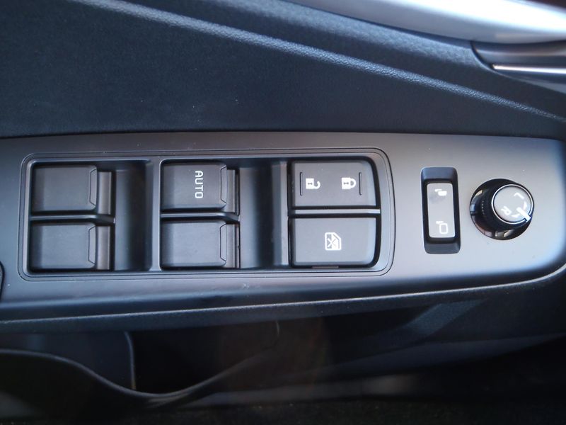 Isuzu D-Max Double Cab LS - fotka 23 z 25