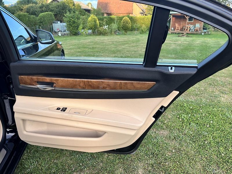 BMW Řada 7 740 LI,LONG,240KW,MINISTERSTVO - fotka 18 z 49