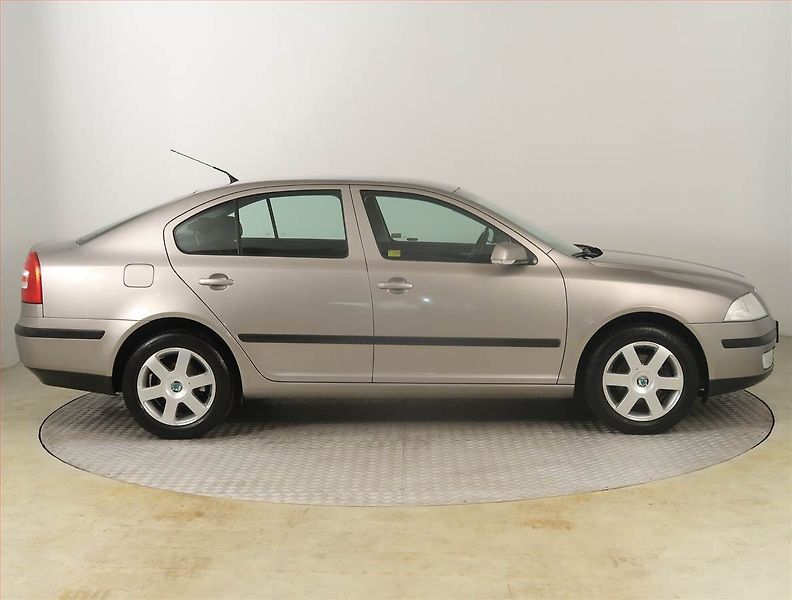 Škoda Octavia (2008) Elegance 1.6, Serv.kniha - fotka 6 z 18
