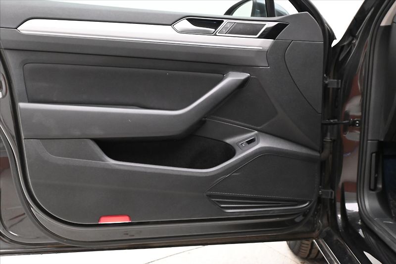 Volkswagen Passat 2,0 TDI 110kW DSG Business Zár - fotka 20 z 25