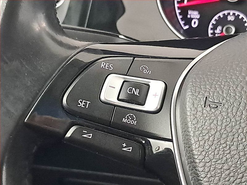 Volkswagen Golf (2017) 1.4 TSI, Tempomat - fotka 16 z 18