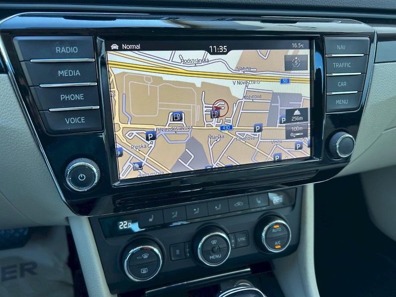 Škoda Superb (2016) Laurin & Klement 2.0 TDI 140kW - fotka 20 z 35