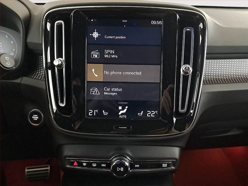 Volvo XC40 (2018) R-Design T4 AWD - fotka 12 z 20