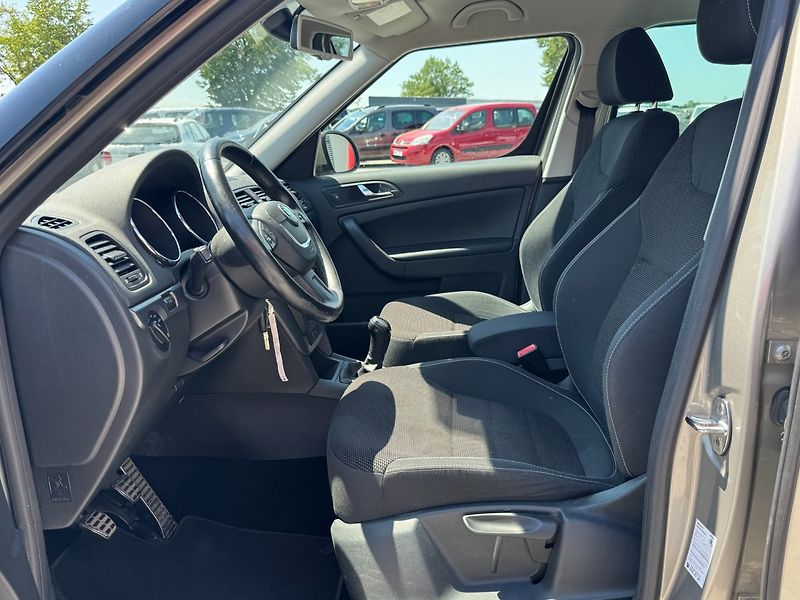Škoda Yeti (2012) Elegance 1,2 TSI 77 Kw - fotka 9 z 37