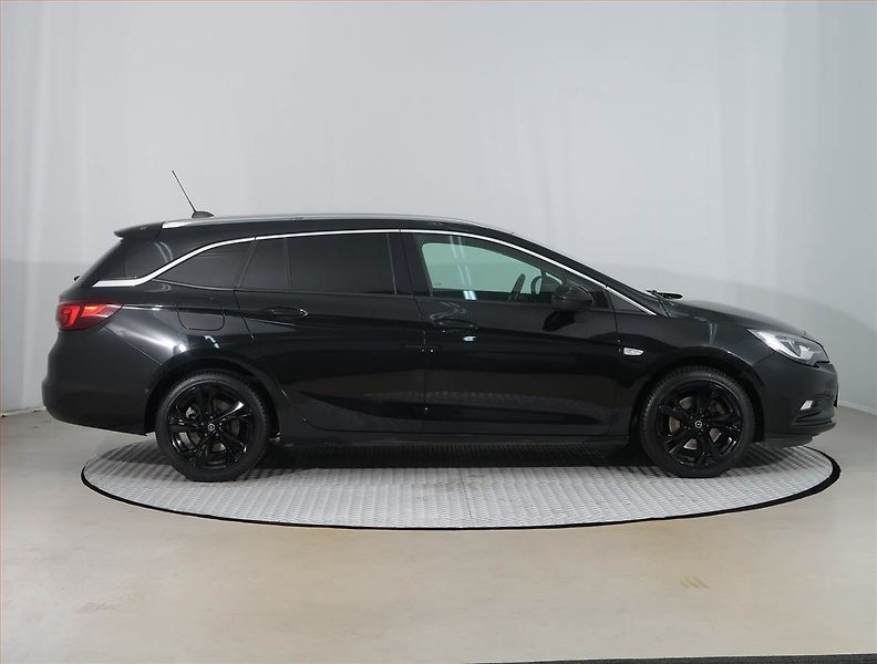 Opel Astra (2019) 1.6 CDTI, Automat, Navi - fotka 6 z 21