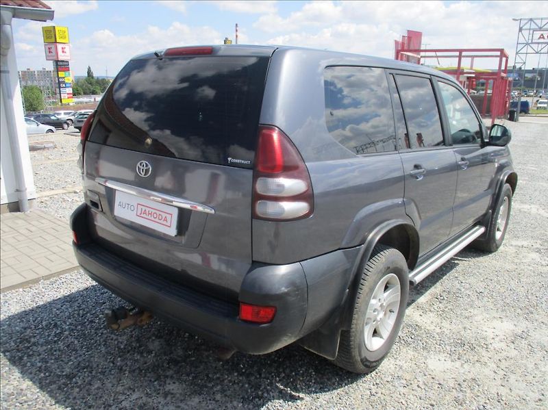 Toyota Land Cruiser 3,0 D4D, 4X4, klima,tažne zař. - fotka 8 z 24