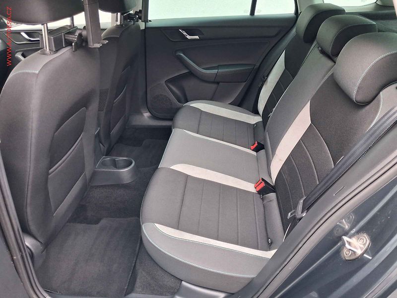 Škoda Rapid (2016) 1.2 TSi, Joy, xenon, navi - fotka 10 z 18
