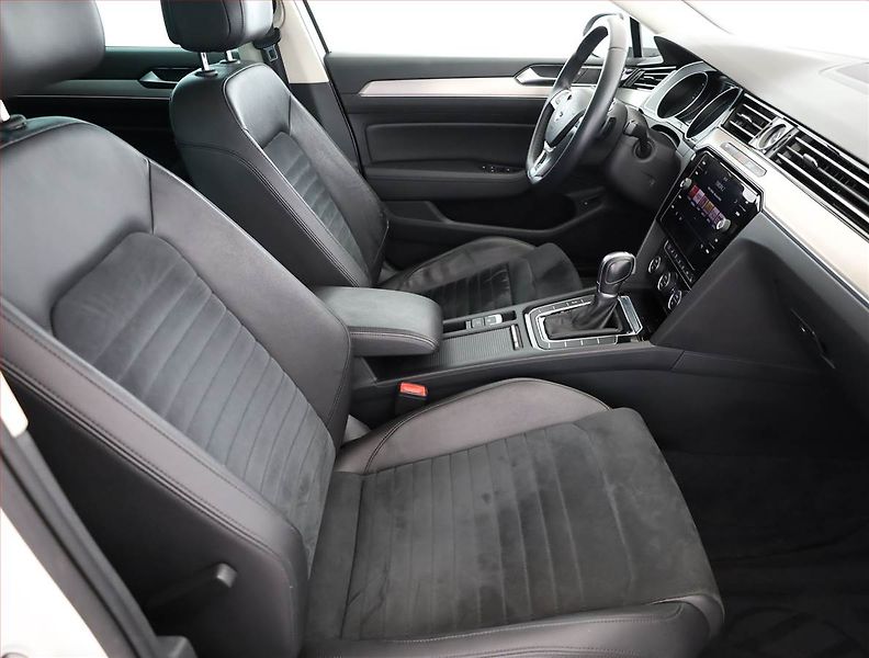Volkswagen Passat (2018) R-Line 2.0 TDI, Automat, Kůže - fotka 7 z 21