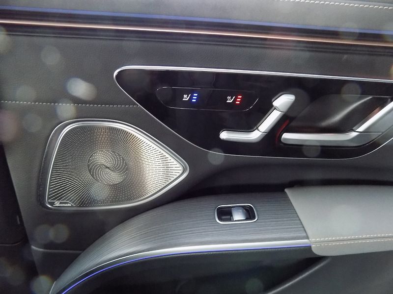 Mercedes-Benz EQS (2022) 580/AMG-Line/4-Matic/Full-LED/ - fotka 43 z 47