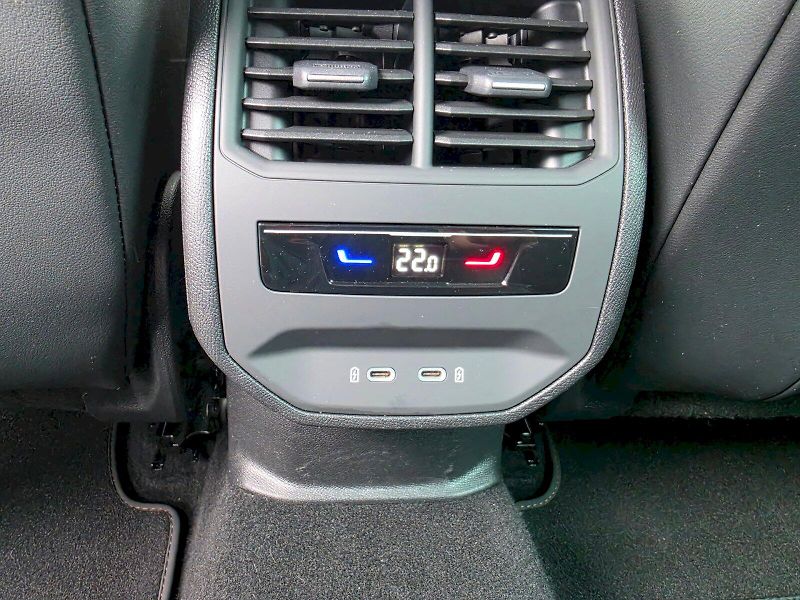 Cupra Formentor (2022) 2.0TSI 140KW DSG 4DRIVE - fotka 26 z 33