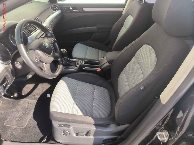 Škoda Superb (2010) 1.6 TDi, Xenon, AC - fotka 9 z 18