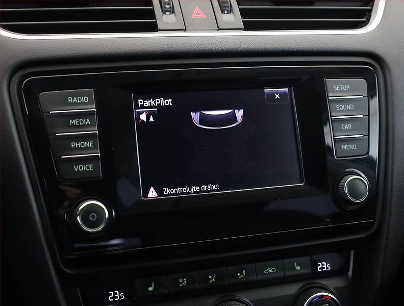 Škoda Octavia (2015) 2.0 TDI, Tempomat - fotka 14 z 19