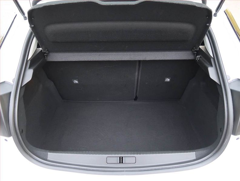 Opel Corsa (2023) Elegance 50 kWh, SoH 100% - fotka 14 z 26